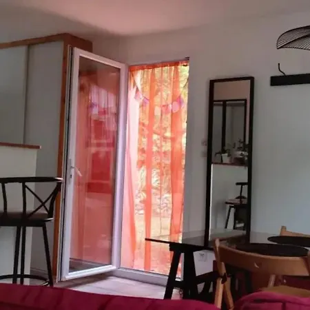 Prázdninový dům Maison Conviviale Avec Jardin A